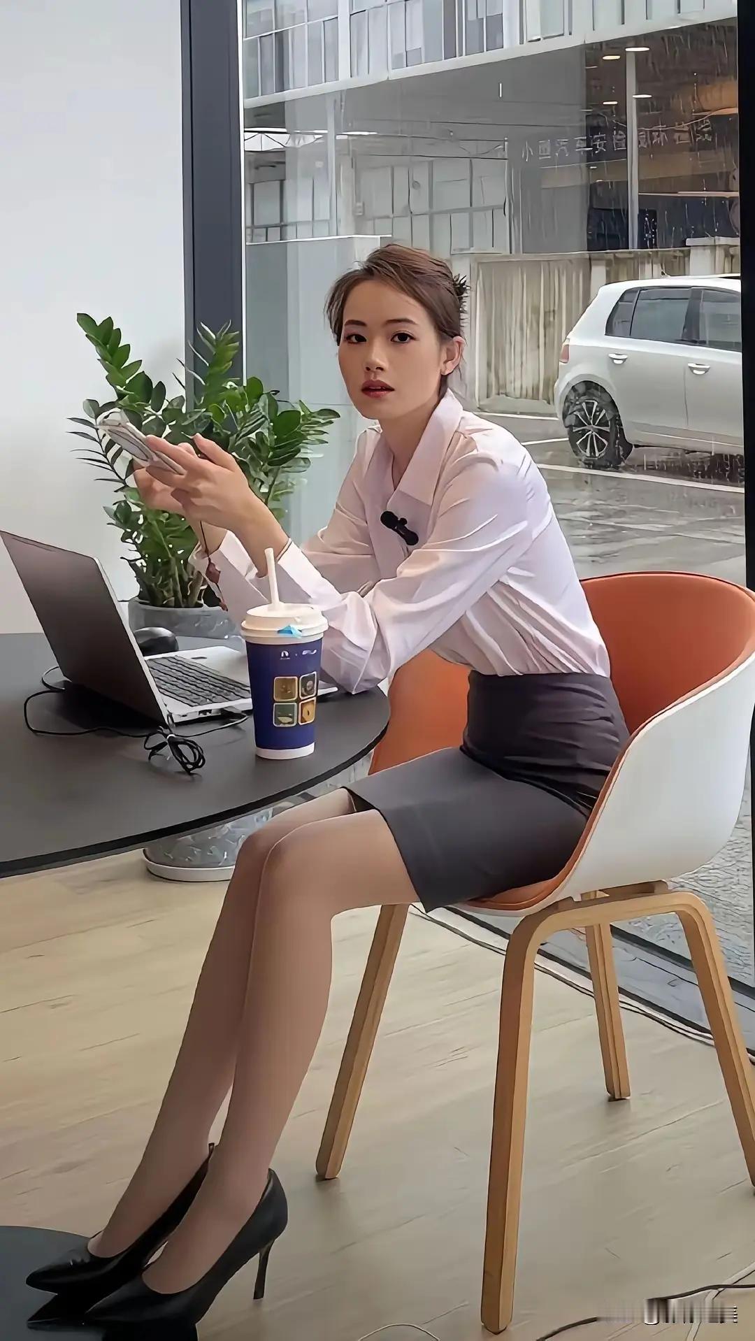 都市白领的时尚办公时光💻✨