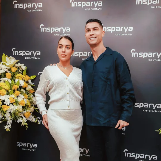 C罗植发所开业仪式的帅气照片