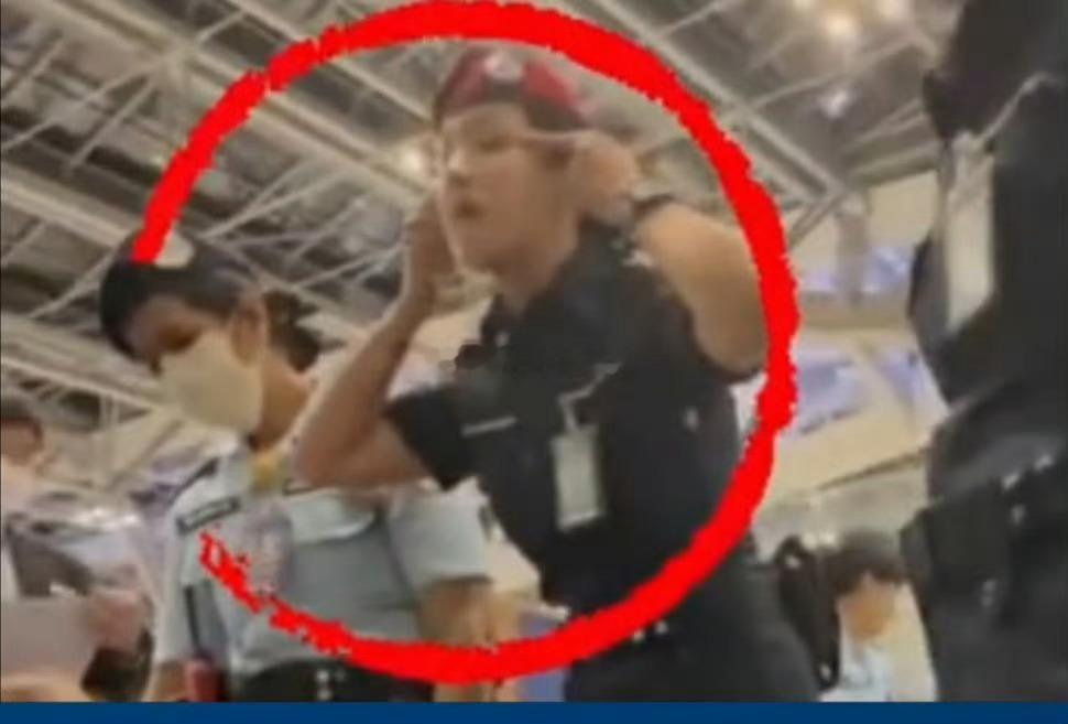 泰航拒绝20多名中国乘客登机真的越看越气！二十多位中国乘客办好值机、过完安检甚至