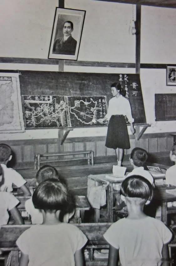 50年代初，台湾某小学的课堂历史影像 ​​​