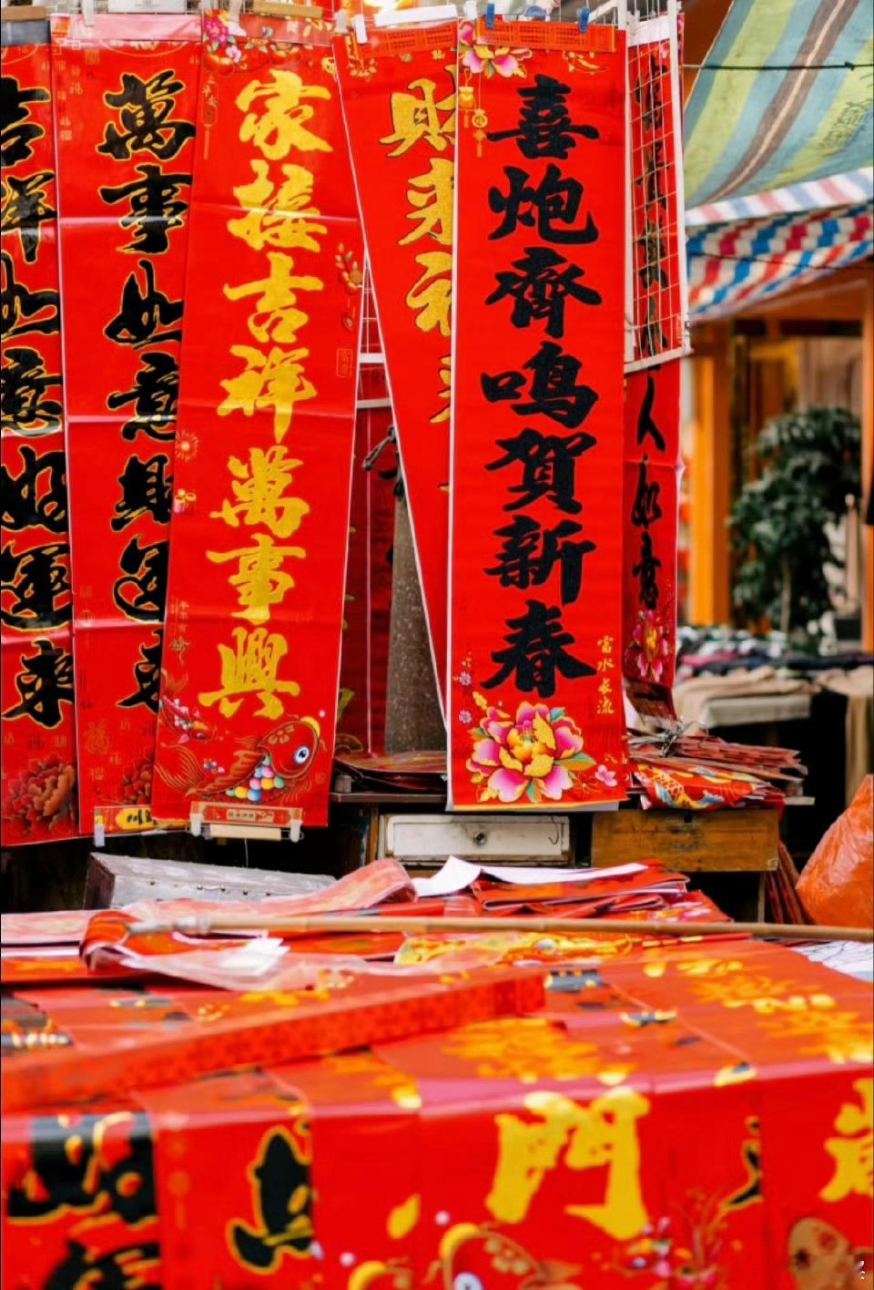 第一批花开富贵已经用ai写吉祥话了小年到了，别以为家里长辈只会转发“花开富贵”！