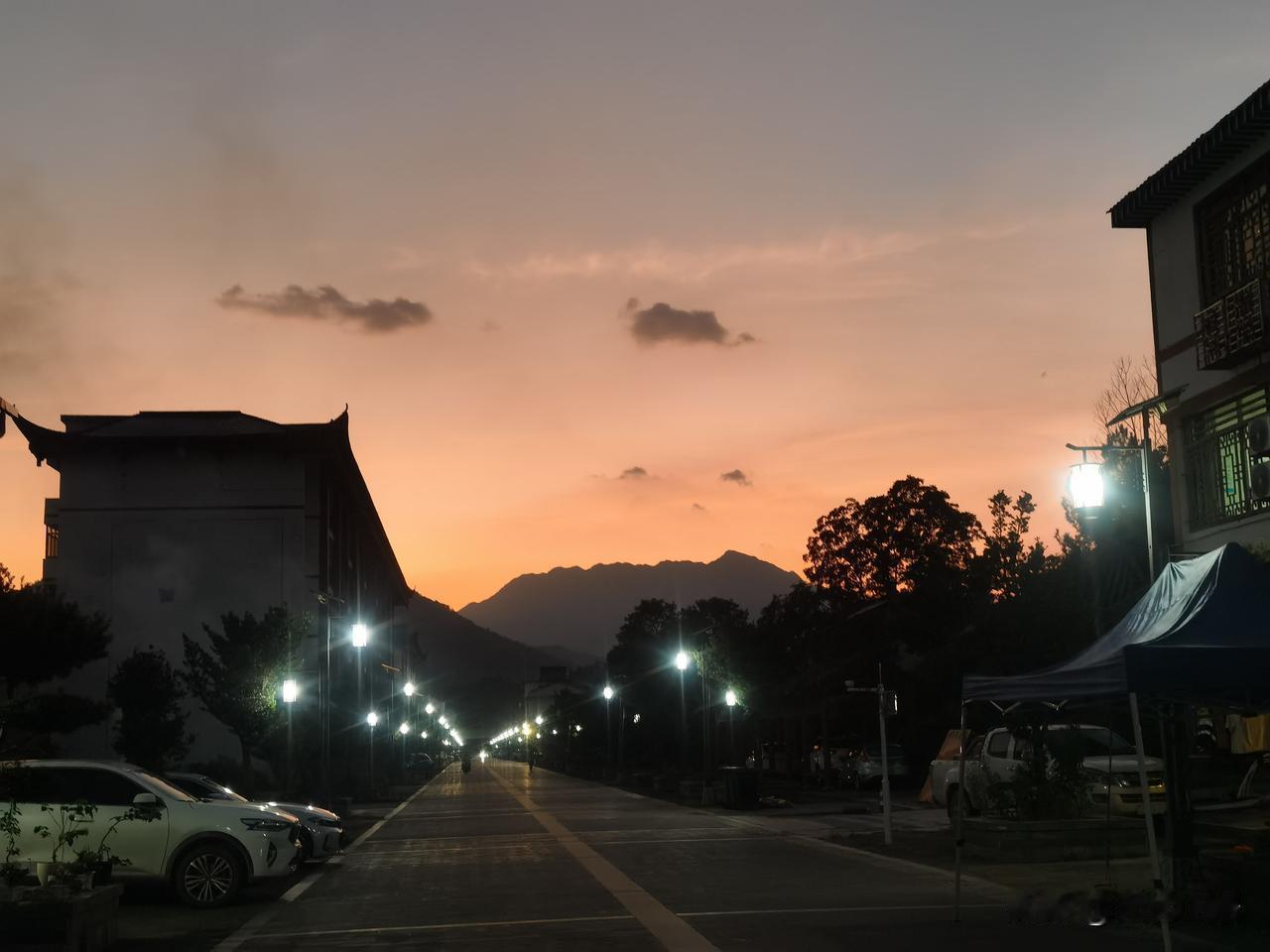 我希望是足球，严格来说是，足协。
这个足协浪费时间，又浪费金钱。而且是一点用也没