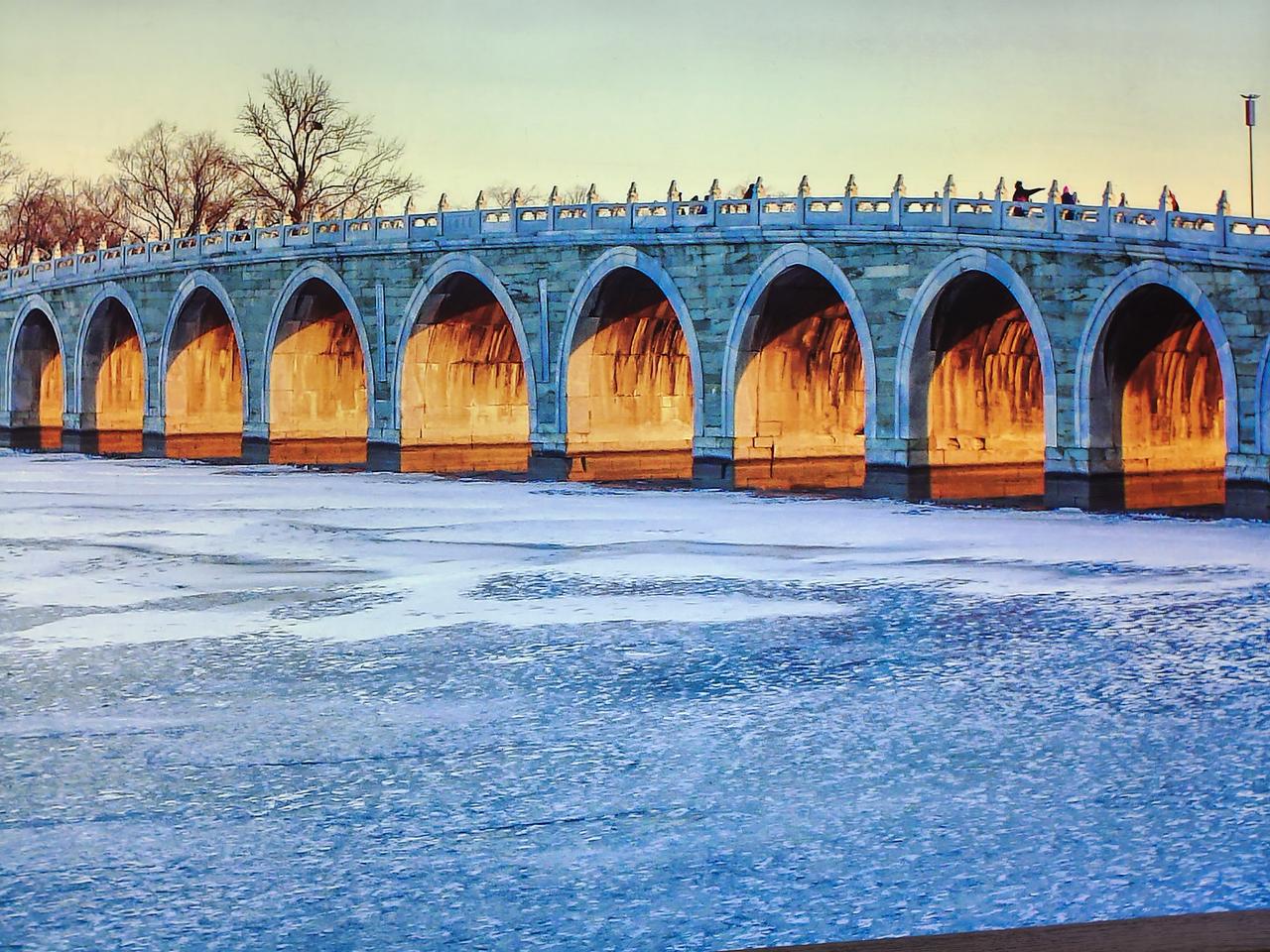 这次回山东老家喝喜酒。接到一个光荣而艰巨的任务。
我真幸福，大侄媳妇当着我侄子的