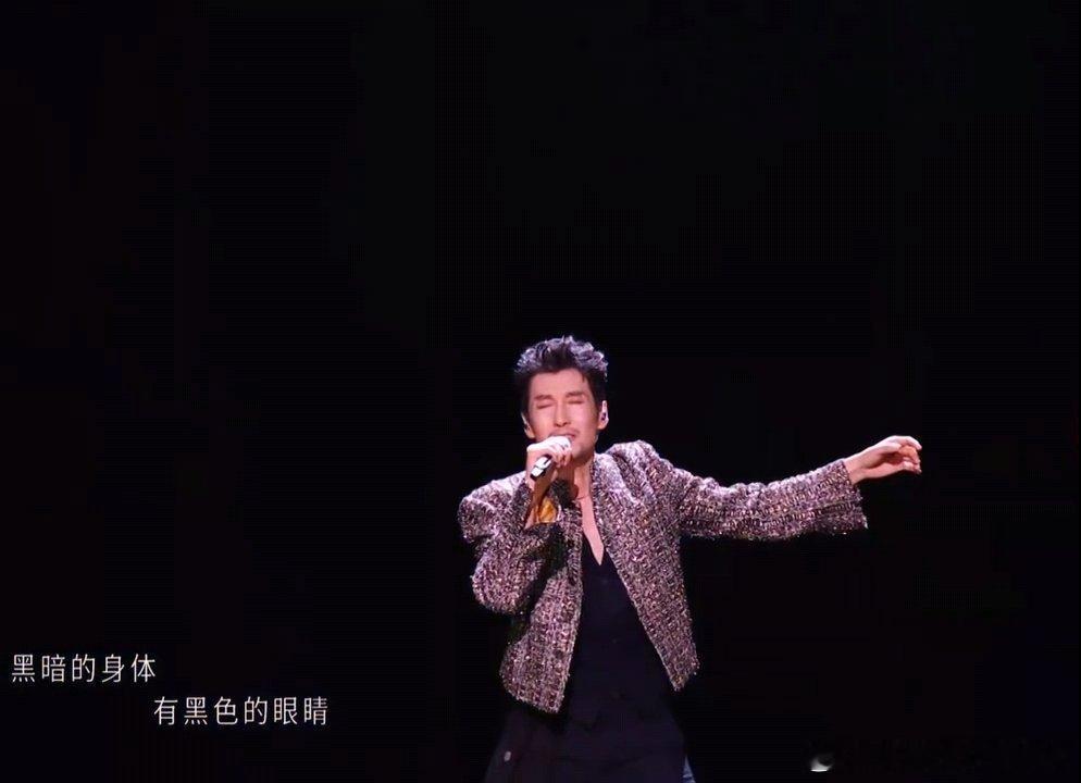 杜华买过满江的专辑现在是叔圈天菜 