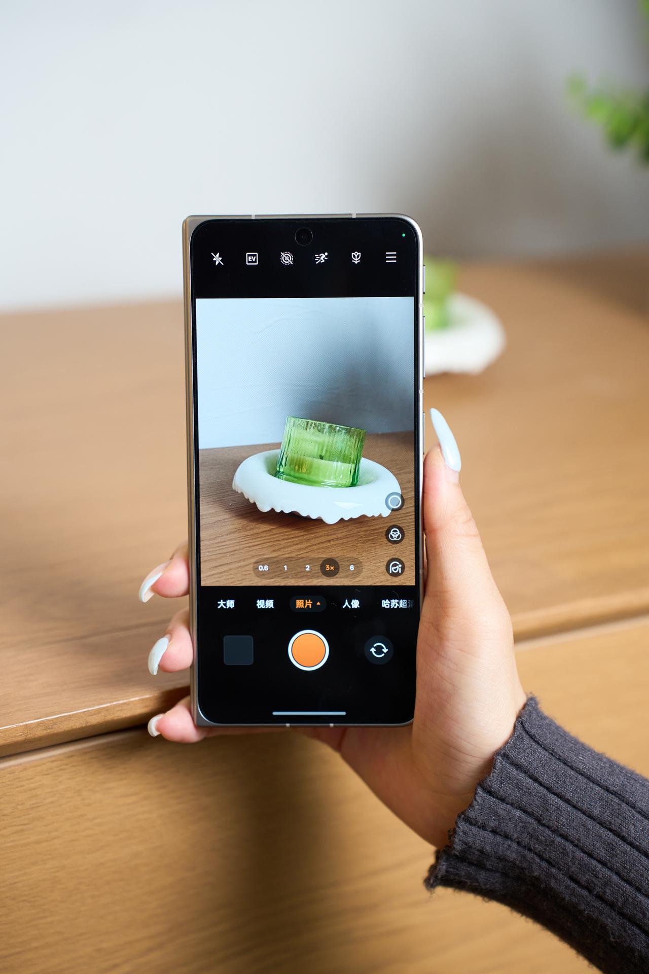 颜控的快乐🧡为了Find N6我把桌面换新了～
颜控的快乐谁懂啊？
今天宅家大
