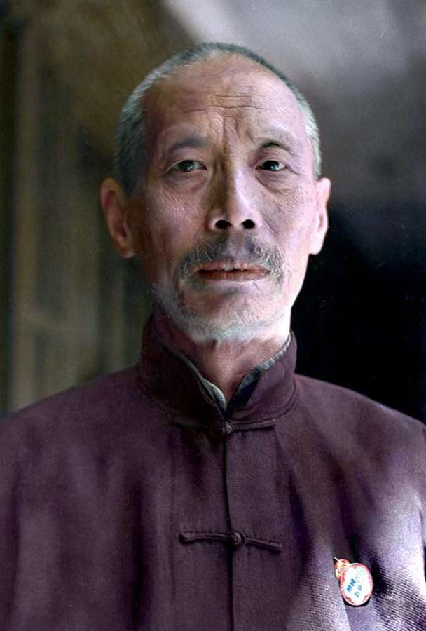 不看下面文字介绍，大家能认出他不？

居正，湖北广济人，1900年中秀才。190