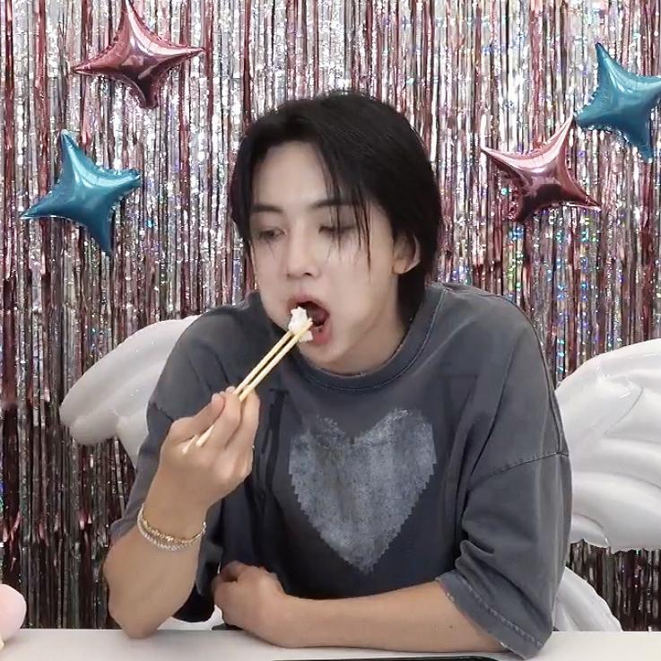 JEONGHAN尹净汉  🤏🏻🤏🏻 