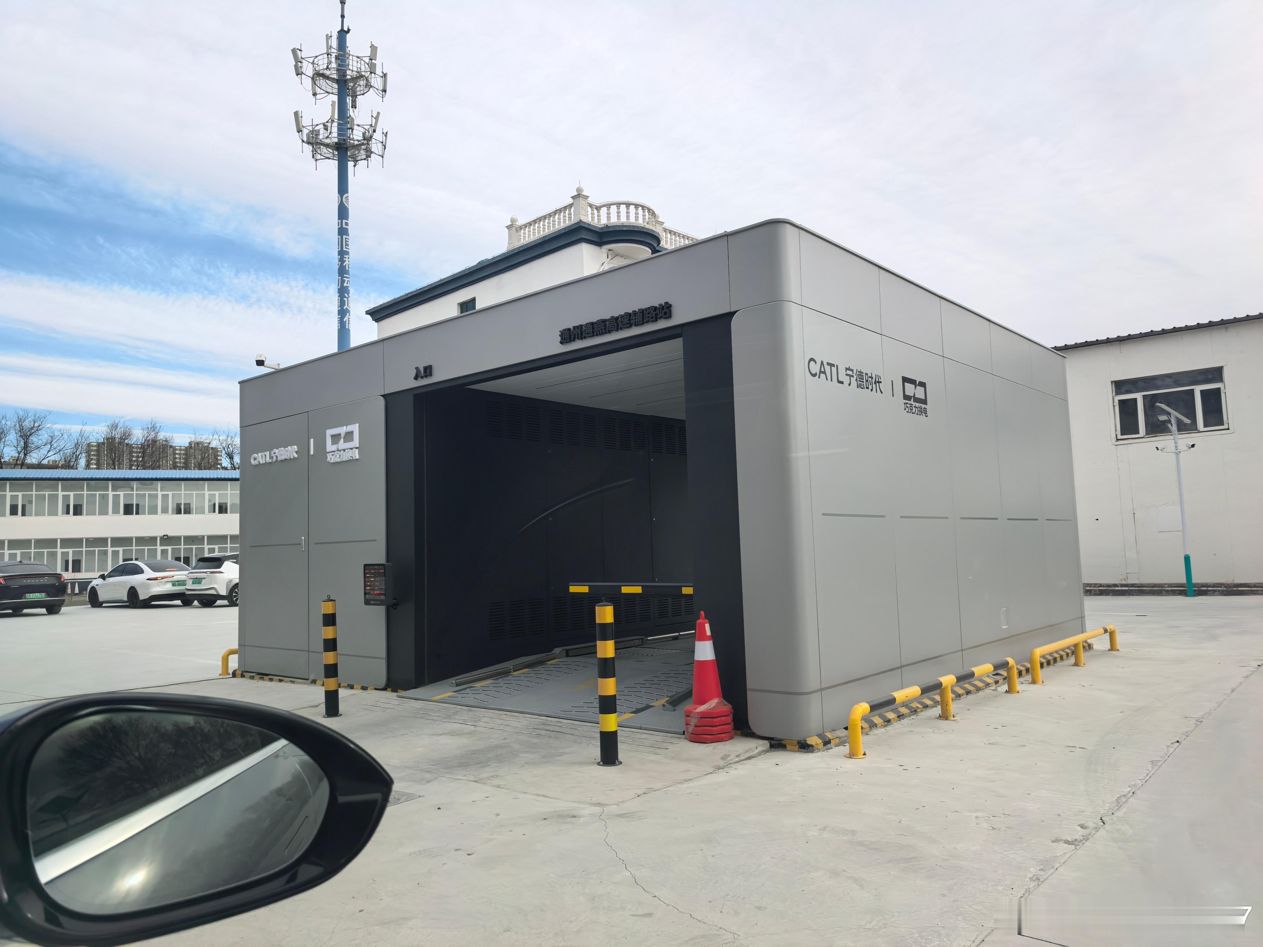 今天给ET9换电第一次体验4代站，屏幕计时确实3分钟就换完了但吸引我的是旁边有巧