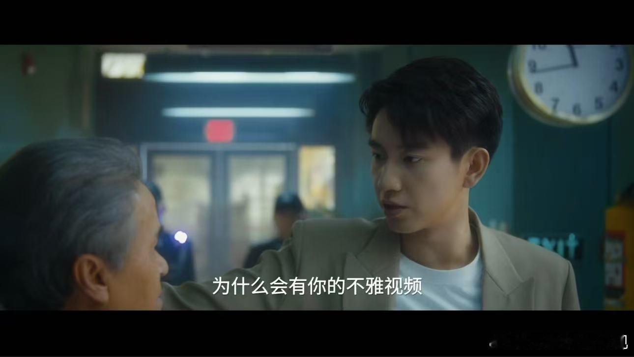 看余烬之上死脑子快转啊  余烬之上剧情太牛掰，婚纱案的反转让我直呼过瘾，同时也让