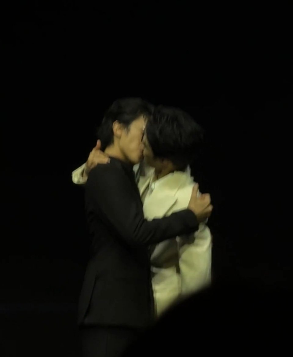 hdl之361.5幸章力不愧环大陆性张力天花板直接台上French kiss哈哈