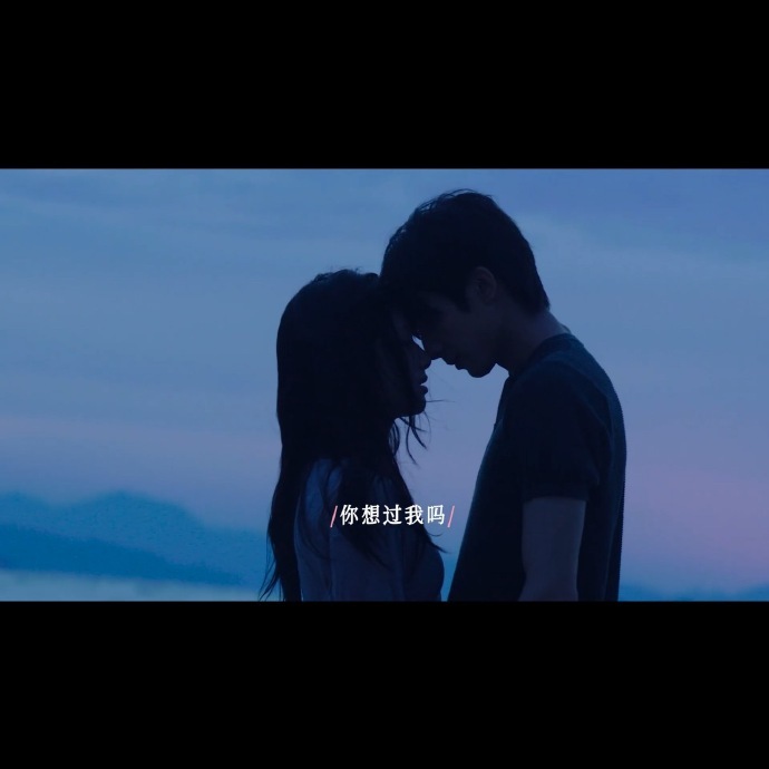 宋威龙与张婧仪好爱额头抵额头的同框画面，每次这样的互动都满是温柔，这个姿势也让两