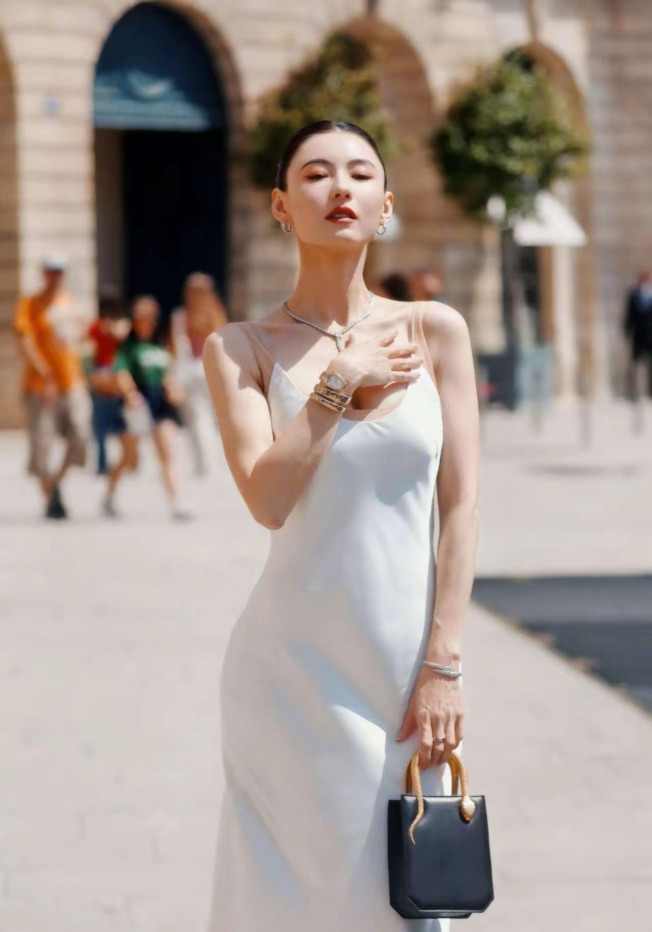 母凭子贵这四个字，张柏芝真的诠释得淋漓尽致！
 
谢贤最新遗嘱彻底曝光，上亿身家