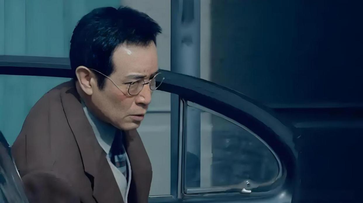 不能让叛徒身后一了百了。国庆期间，央视播放的历史题材的谍战剧《沉默的荣耀》一经播