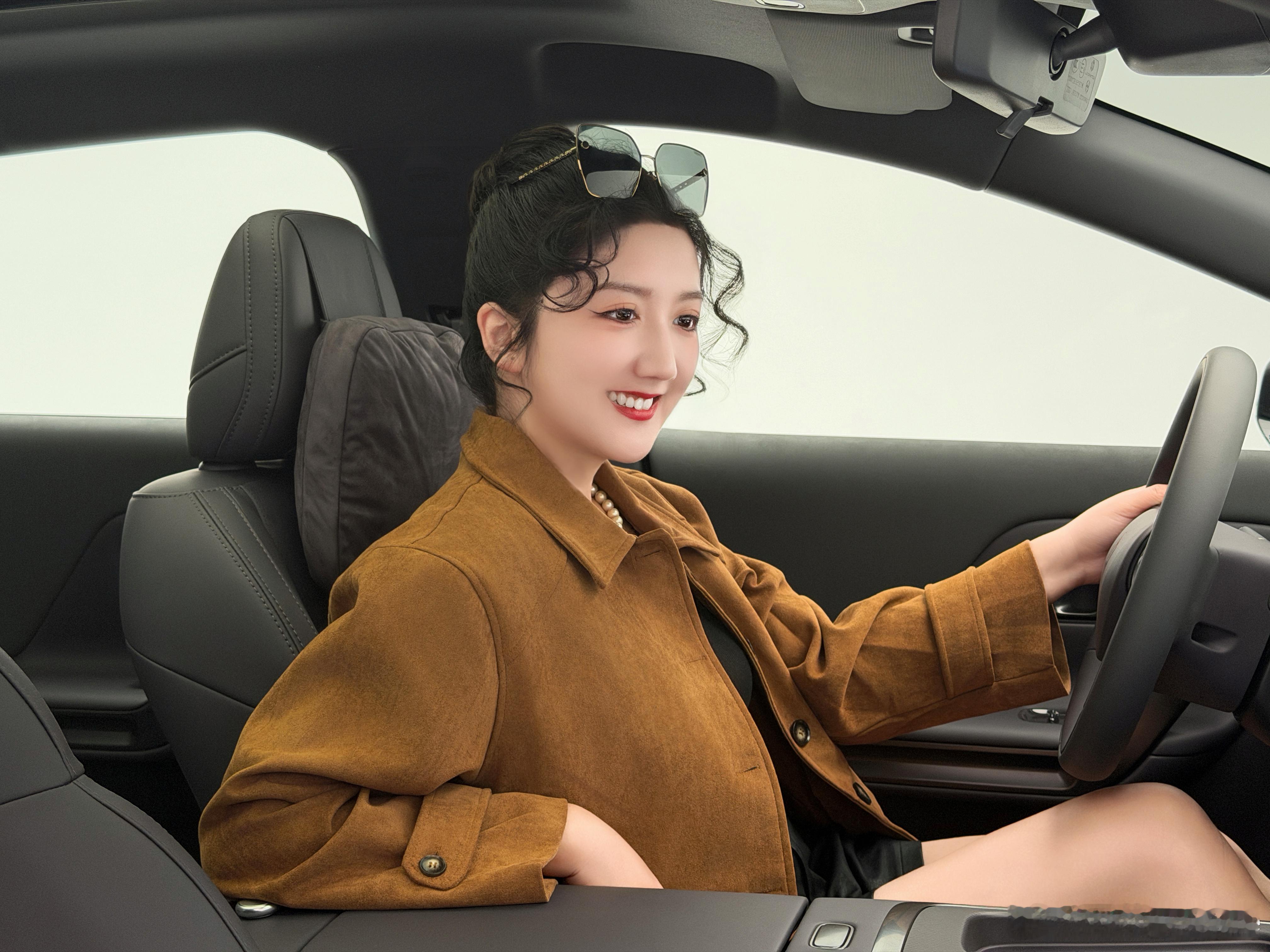 到杭州了[哇]今天来看看零跑Lafa5 预售菡你来看车大v聊车汽场全开 ​​​