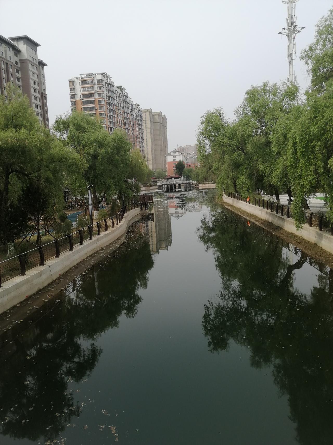 在台湾当前的状况下，无论谁上台，只要有利于两岸和平、消除战争，增强两岸交流，使台