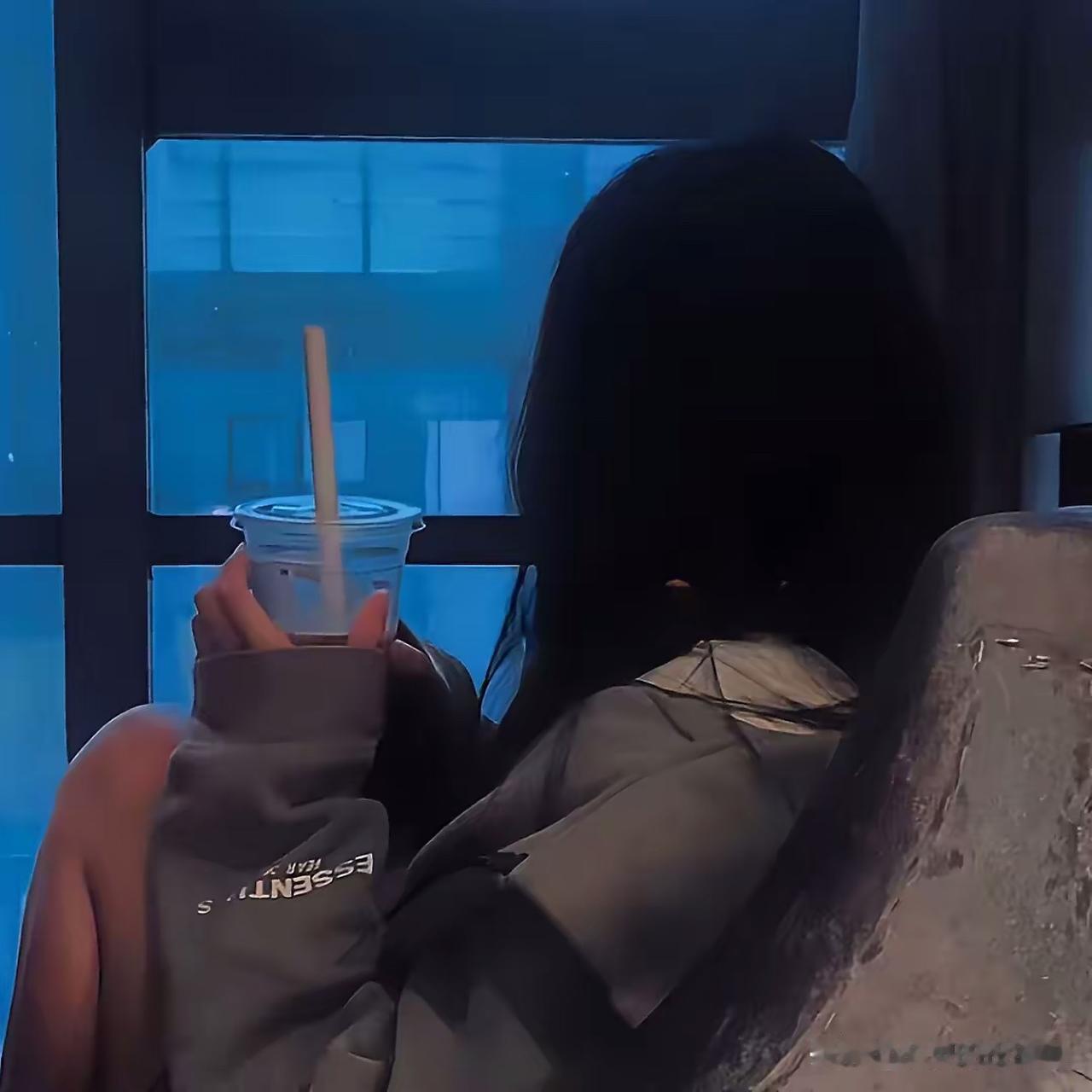 男人要明白：

你那么伤害你的妻子，她都没有离开你，不是她离不开你，也不是离开你
