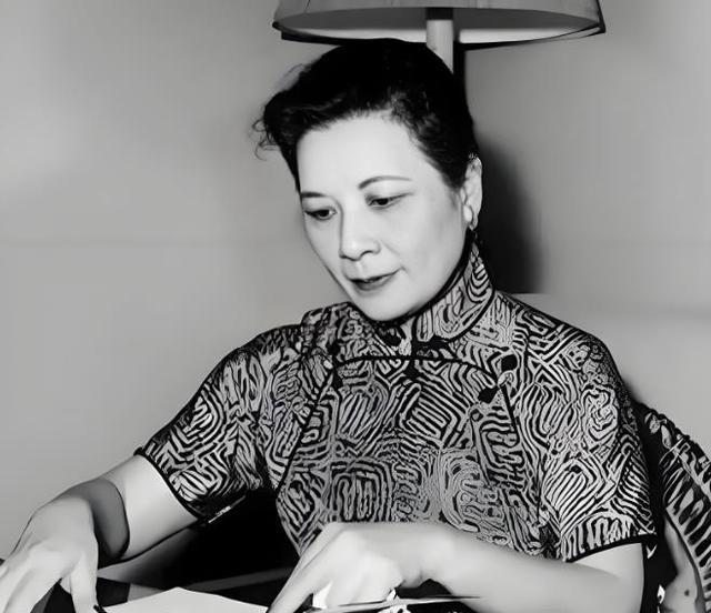 宋美龄106岁去世，贴身厨子回家后不久自尽，事后妻子含泪透露缘由：无路可走！宋美