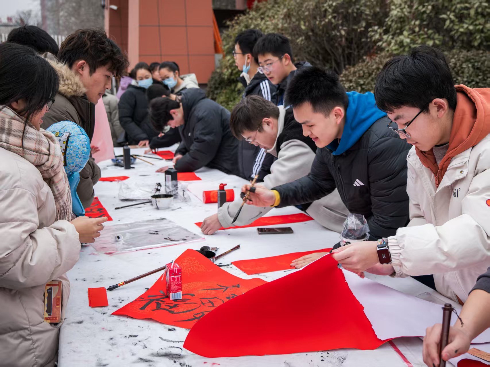 【走进滕州一中校园，共享“幸福过新年”文化大集乐趣】 曲阜师范大学  曲园学子三