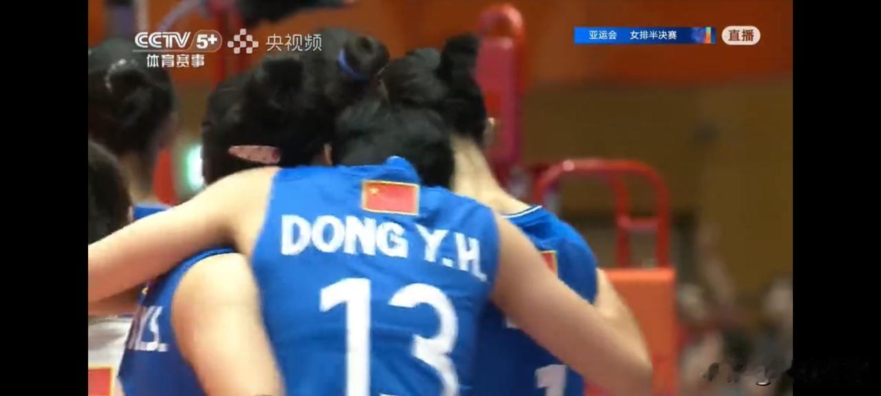 亚运会女排半决赛，中国女排3:2险胜泰国，完成复仇大战！这场五局鏖战看得惊心动魄