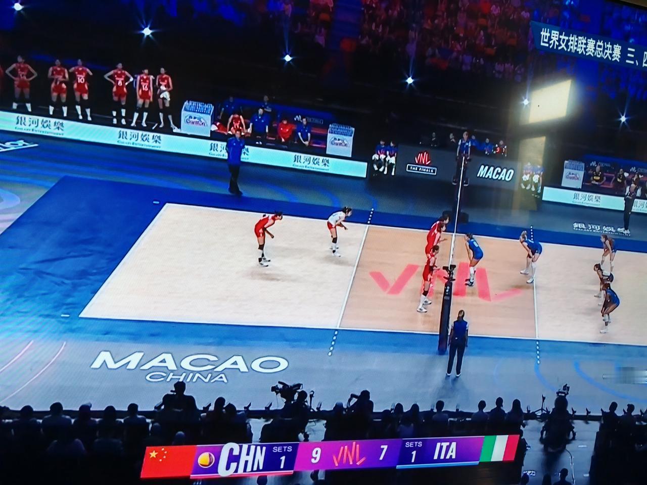 2026年7月26号世界女排联赛总决赛第三四名决赛，中国女排对阵意大利女排，前两