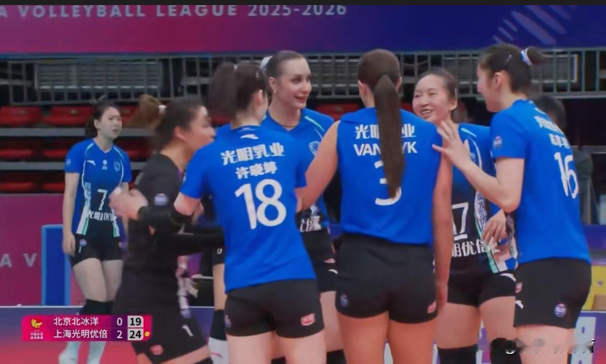 丝毫没有悬念，上海轻松横扫北京女排！这场北京女排王云蕗和董禹含两员大将受伤，实力