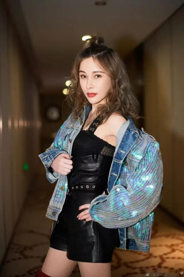 温岚进ICU已三天，仍未脱险摘自中国新闻周刊据报道，温岚5月14日因败血性休克住