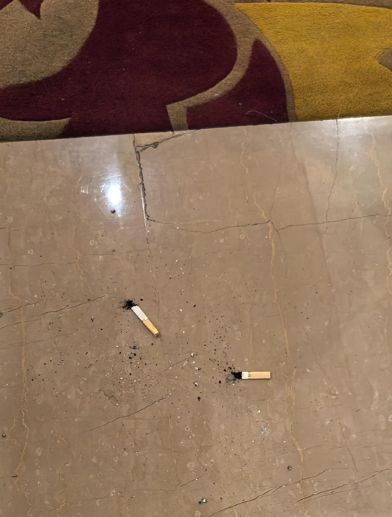 一个星级酒店的电梯口