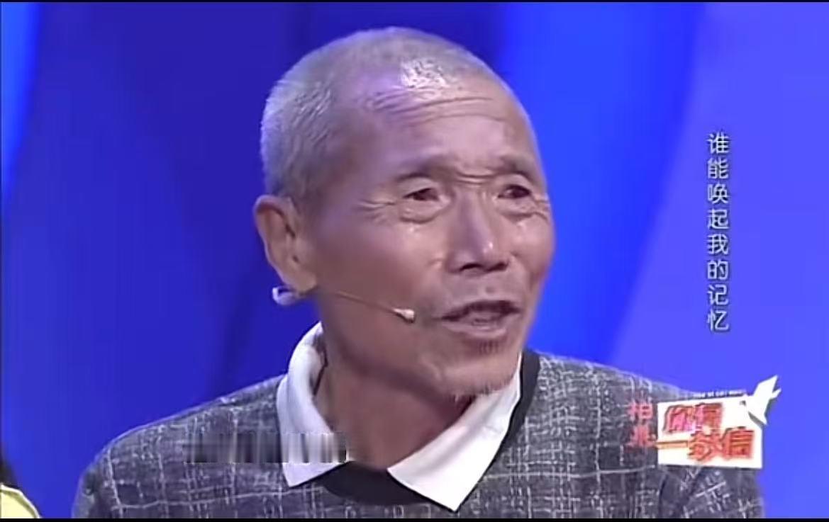 泪目！儿子死后儿媳改嫁，爷爷养不起3个孩子，无奈把最聪明的孙子送人，10年后爷孙