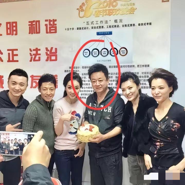 中间这位大佬是谁？