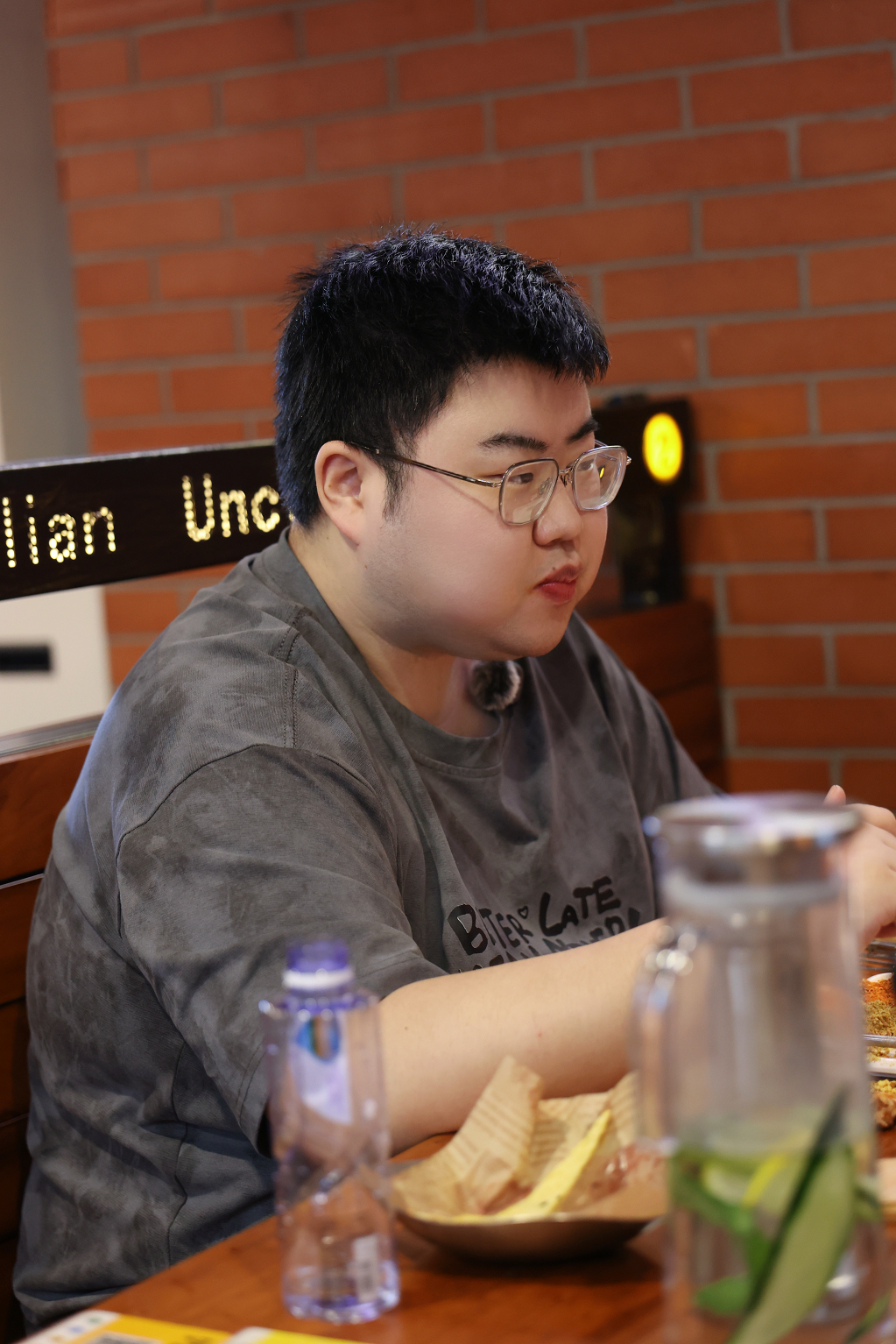 小胖二二赴新程小胖成为独一无二的自己 小胖生日快乐！保持热爱，继续做自己呀！ 