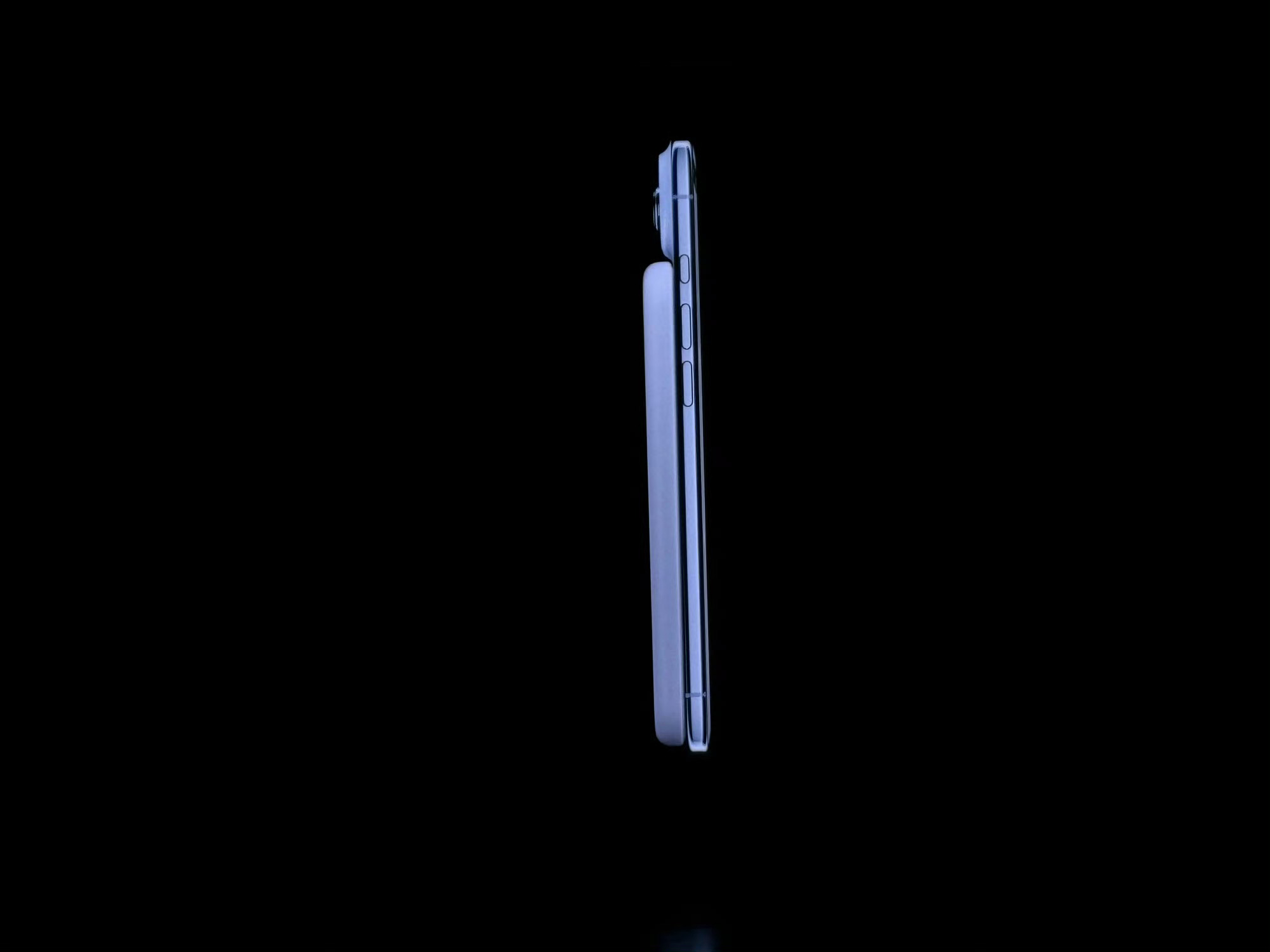 额…我怎么感觉，挂上电池才是Air的常态。[二哈]iPhone Air ​​​
