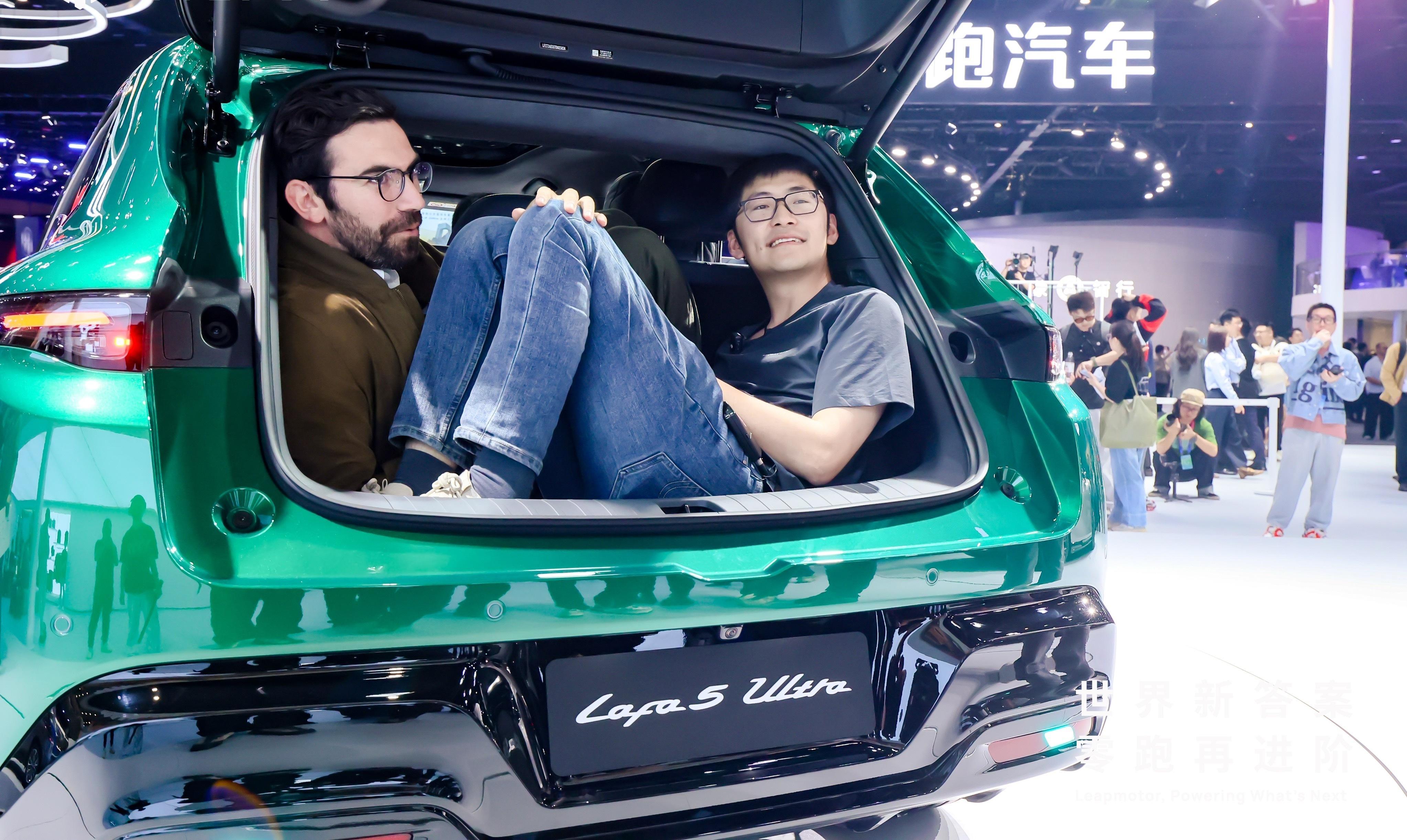 开Lafa5Ultra自己爽就对了我认为现在很多年轻人在选车上都选最优解，综合新