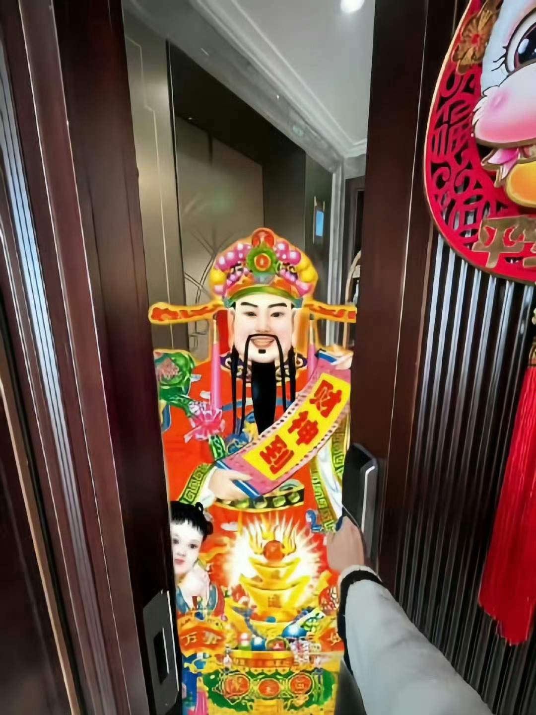 刷到财神，请不要无视!! 