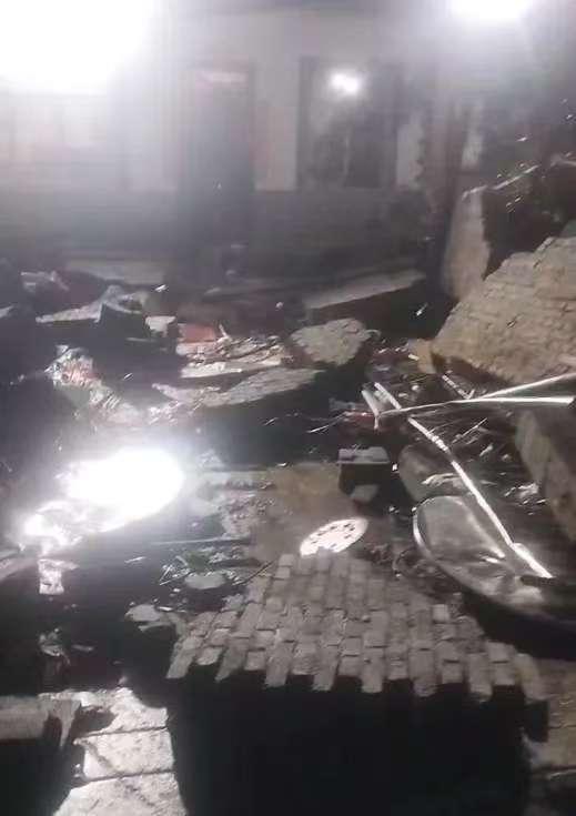 云南昭通一村民家办丧事时围墙倒塌，致前来吊唁的6人身亡，遇难者遗体被砸后已严重变