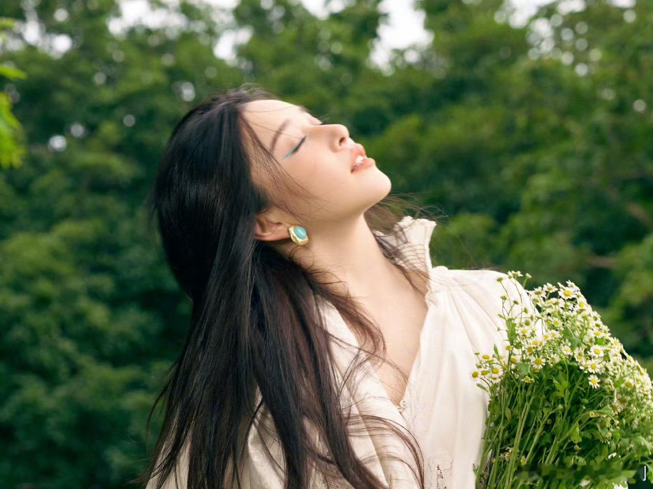 阚清子说乞巧节是女孩子们的节日阚清子这十八宫格真是美到犯规！她说乞巧节是女孩子们