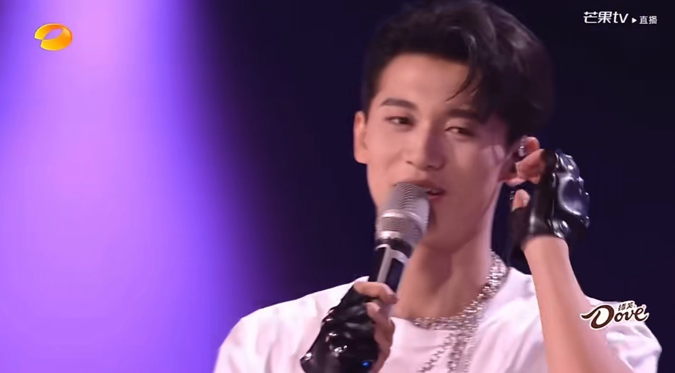 声鸣远扬 眼泪拌饭声鸣远扬选手们的亲友团到场加油这段儿，简直是眼泪拌饭来的，好感