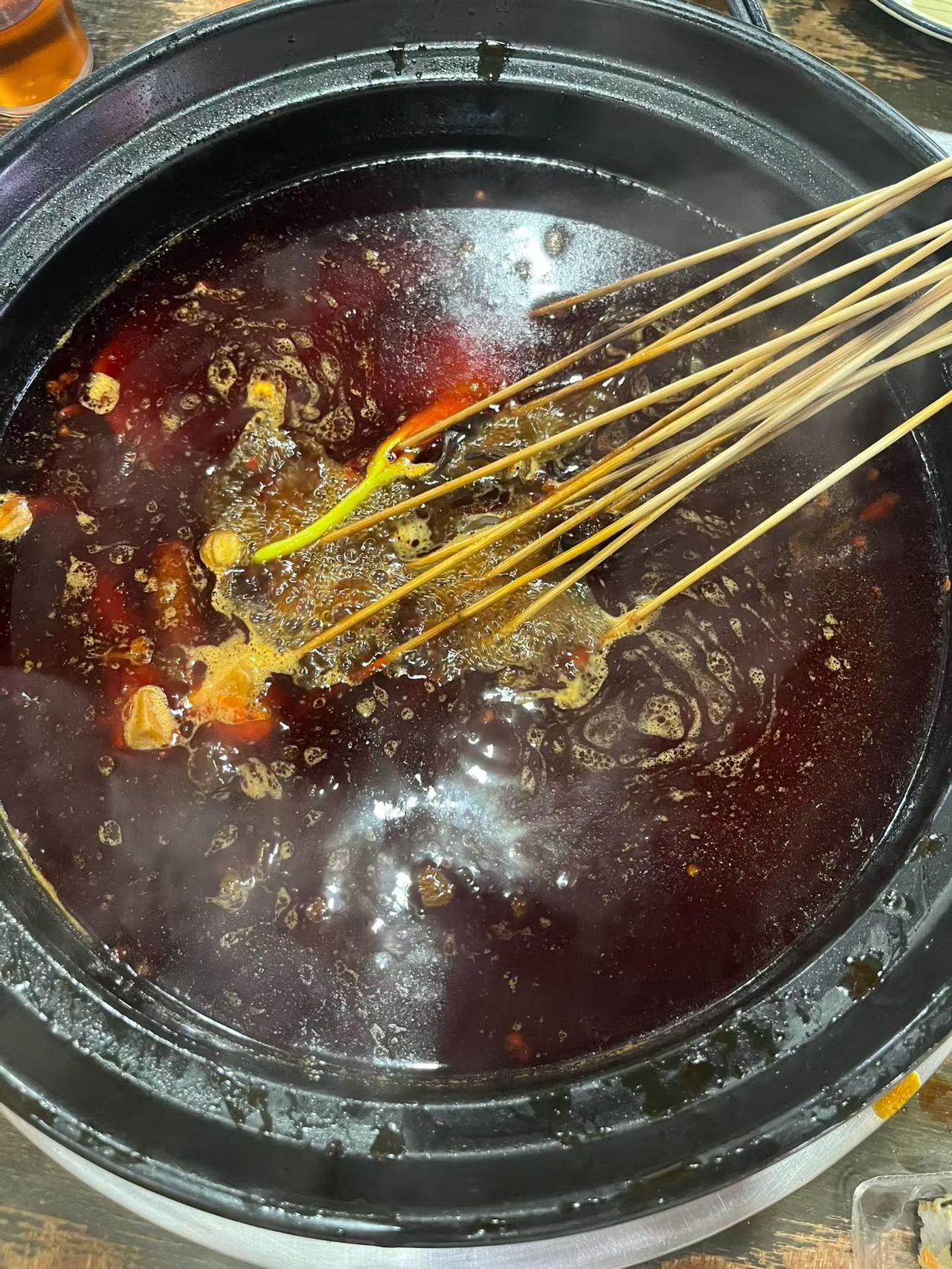 今年春天最想实现的心愿四川的串串香味道安逸哦！没有什么问题是一顿串串香解决不了的