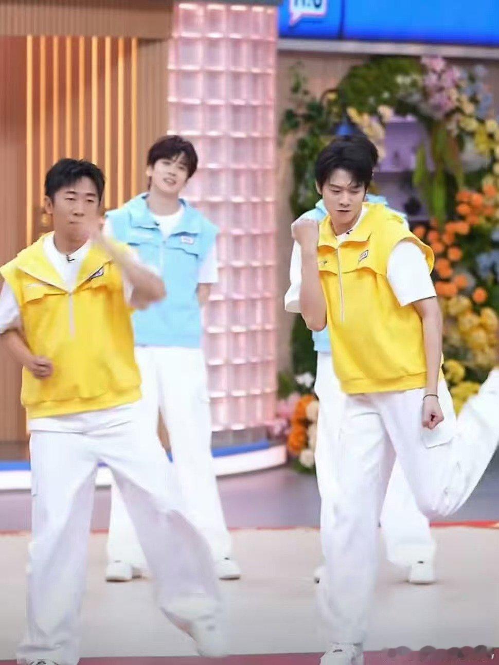 魏大勋杨迪有在认真卡点 你好星期六卡点精准到离谱，魏大勋杨迪的 disco 摇摆