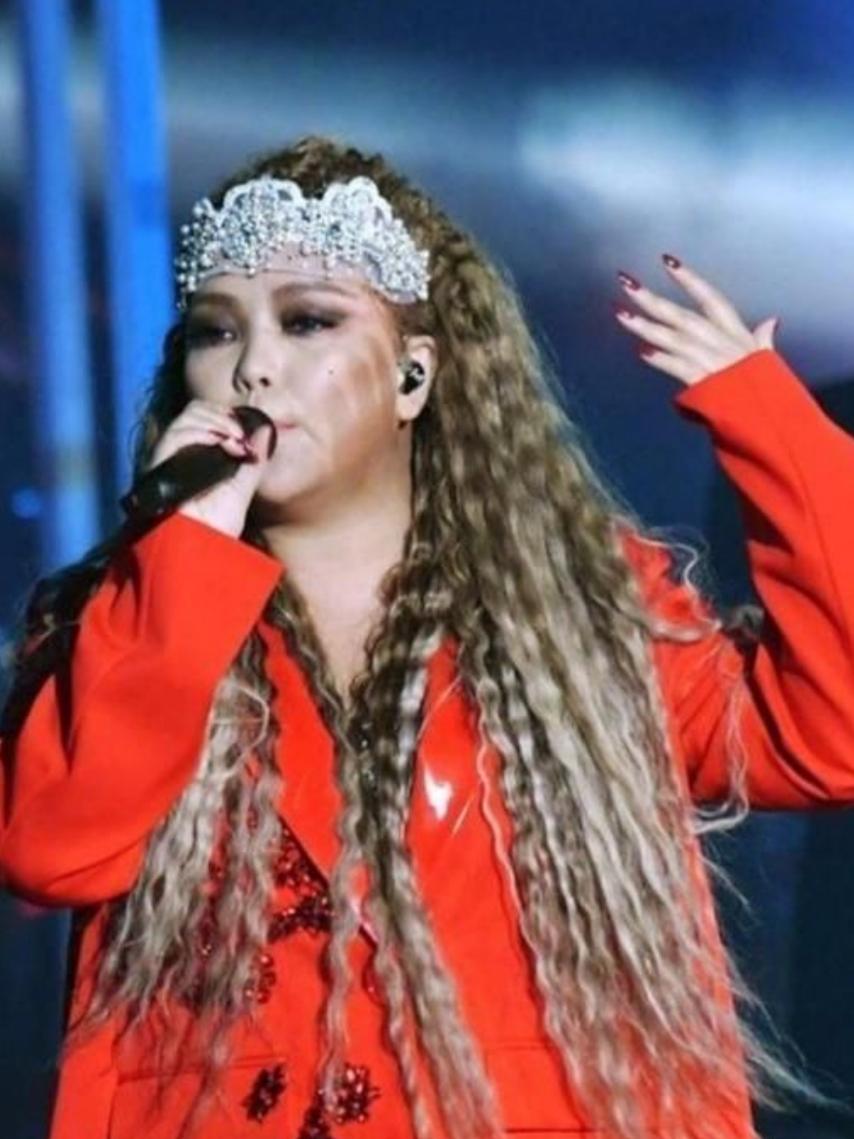 美颜、素颜、真颜的区别
    美颜就是陌生环境下，碰到你妈都认不出你来的妆后面