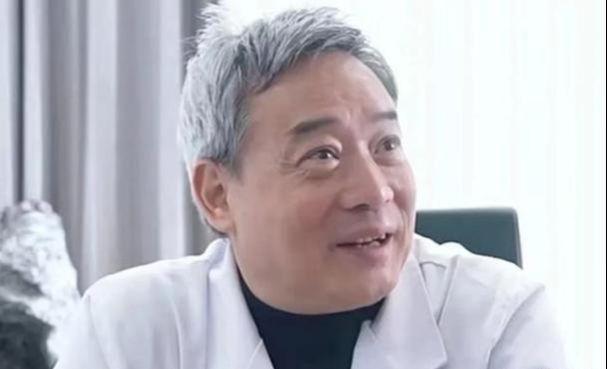 医者仁心！2009年，河南，一医生在孤儿院义诊时发现大量弃婴腹部异常透明，体内的
