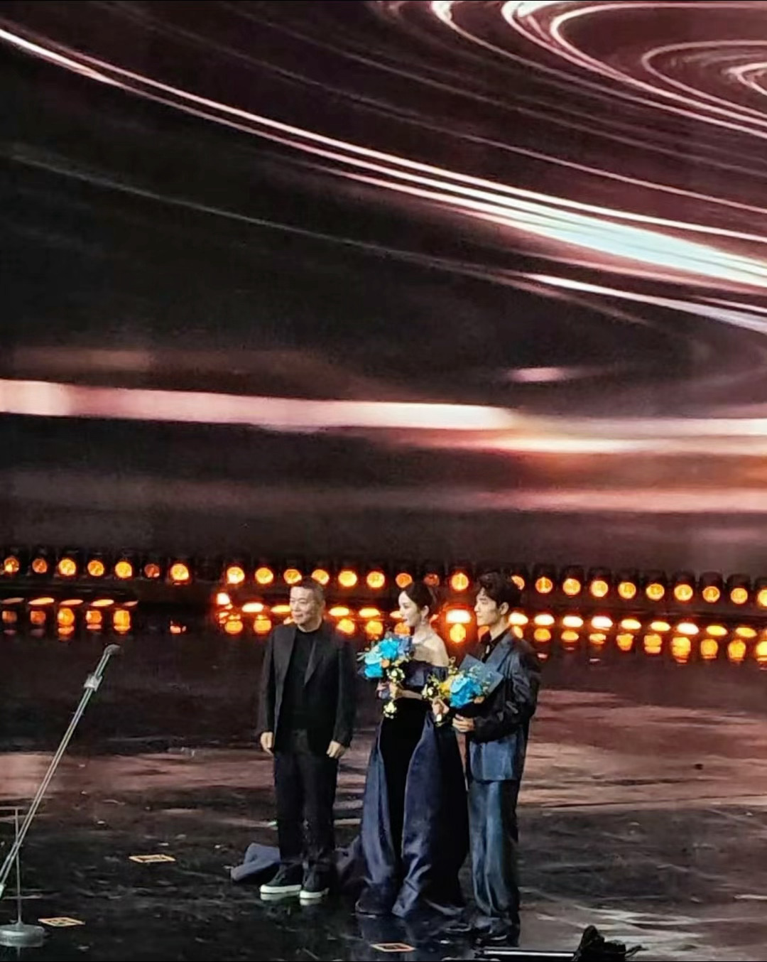 2025微博之夜微博king：肖战  微博queen：杨幂我只能说生活就是艺术，