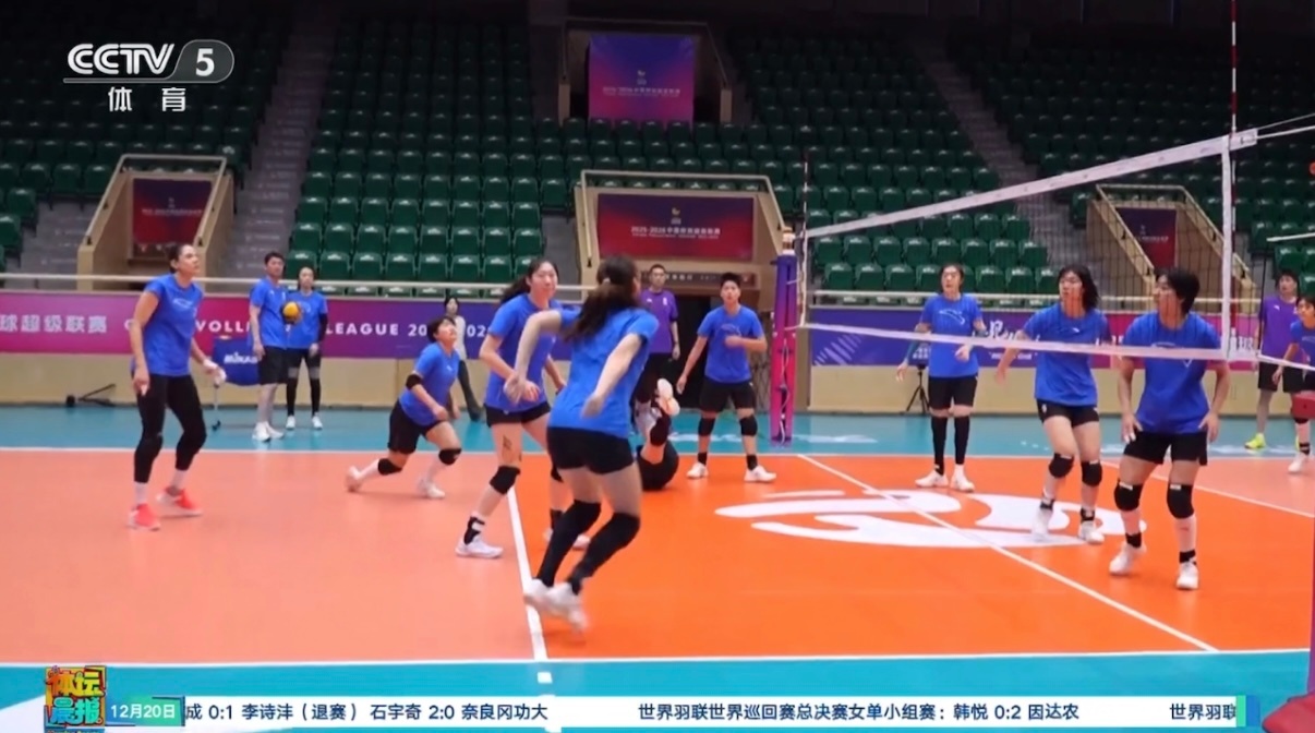 【会更换主力二传吗？】从今天早上《体坛晨报》的报道来看：朱航霆与娜塔莉亚，小马丁