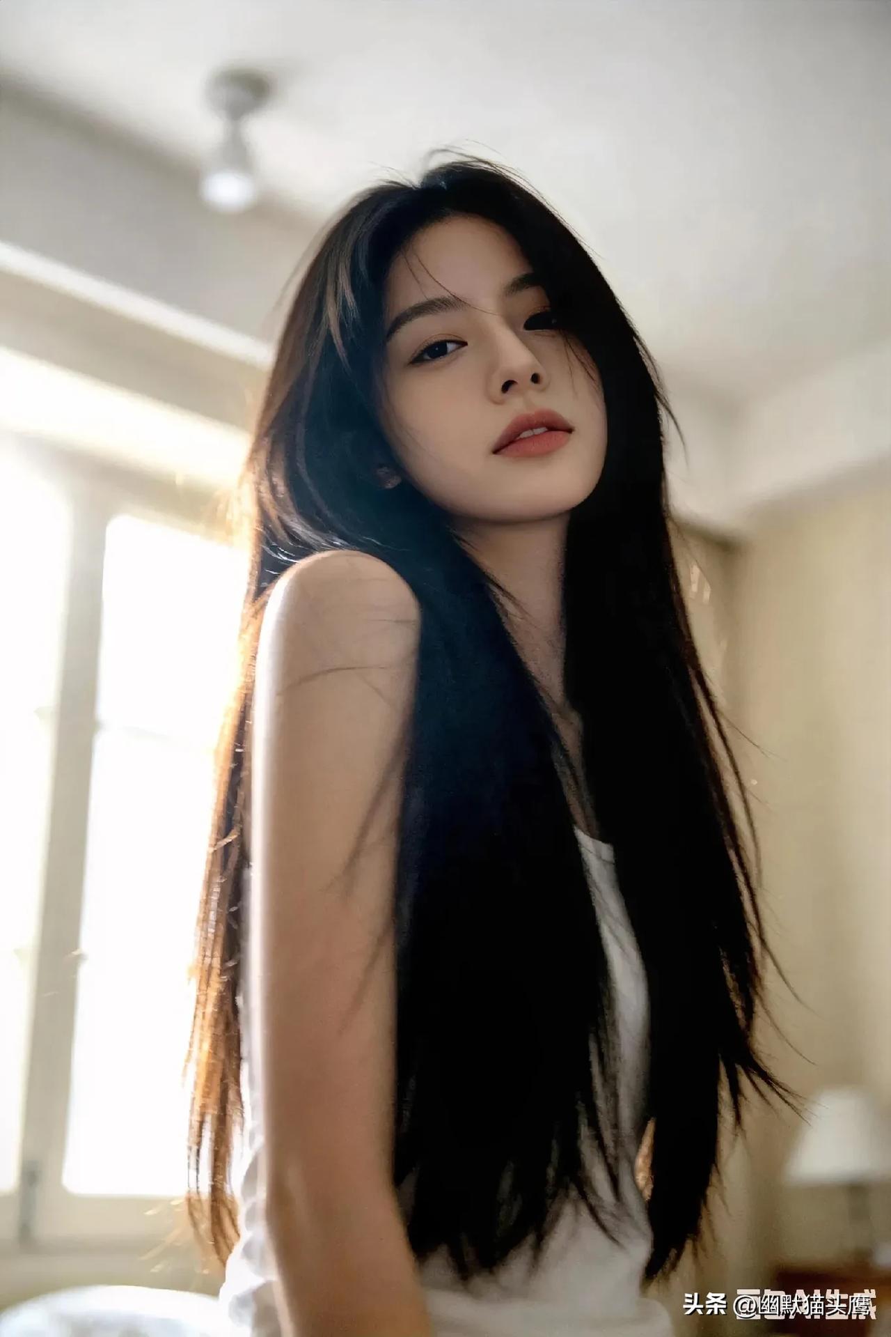 一个男的搞得娘里娘气的
别那旮瘩也是软了吧唧的
其实吧，
长相也就那么回事
跟人