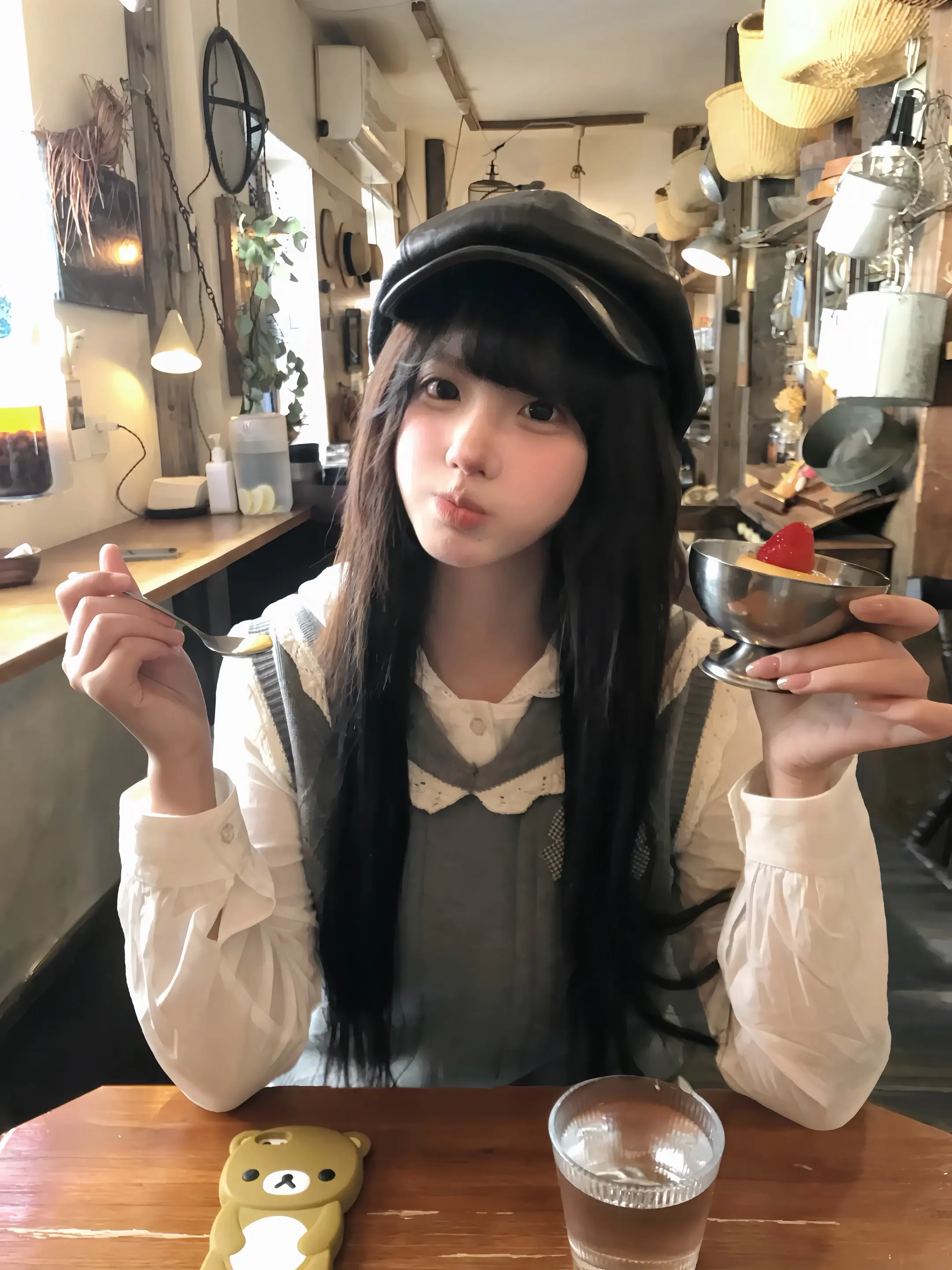 ฅ^>⩊<^ ฅ🍽️🍮开动啦！