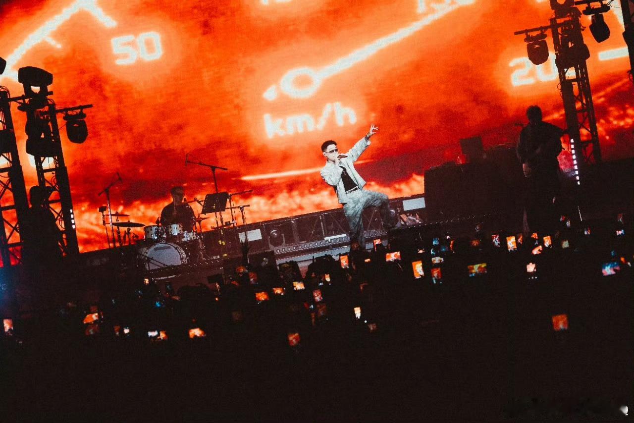弹壳狂放人生真Boss驾到说唱巅峰对决2026从早年经典曲目再到如今的Boss 