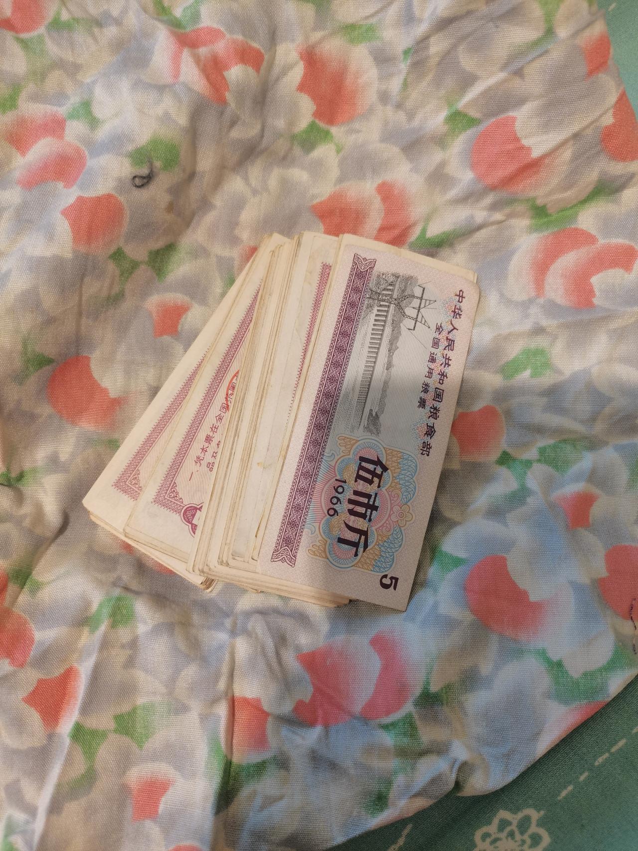 老屋岁月
 
我家的老房子，终究还是要失去了……
 
这是一栋上世纪七十年代末修