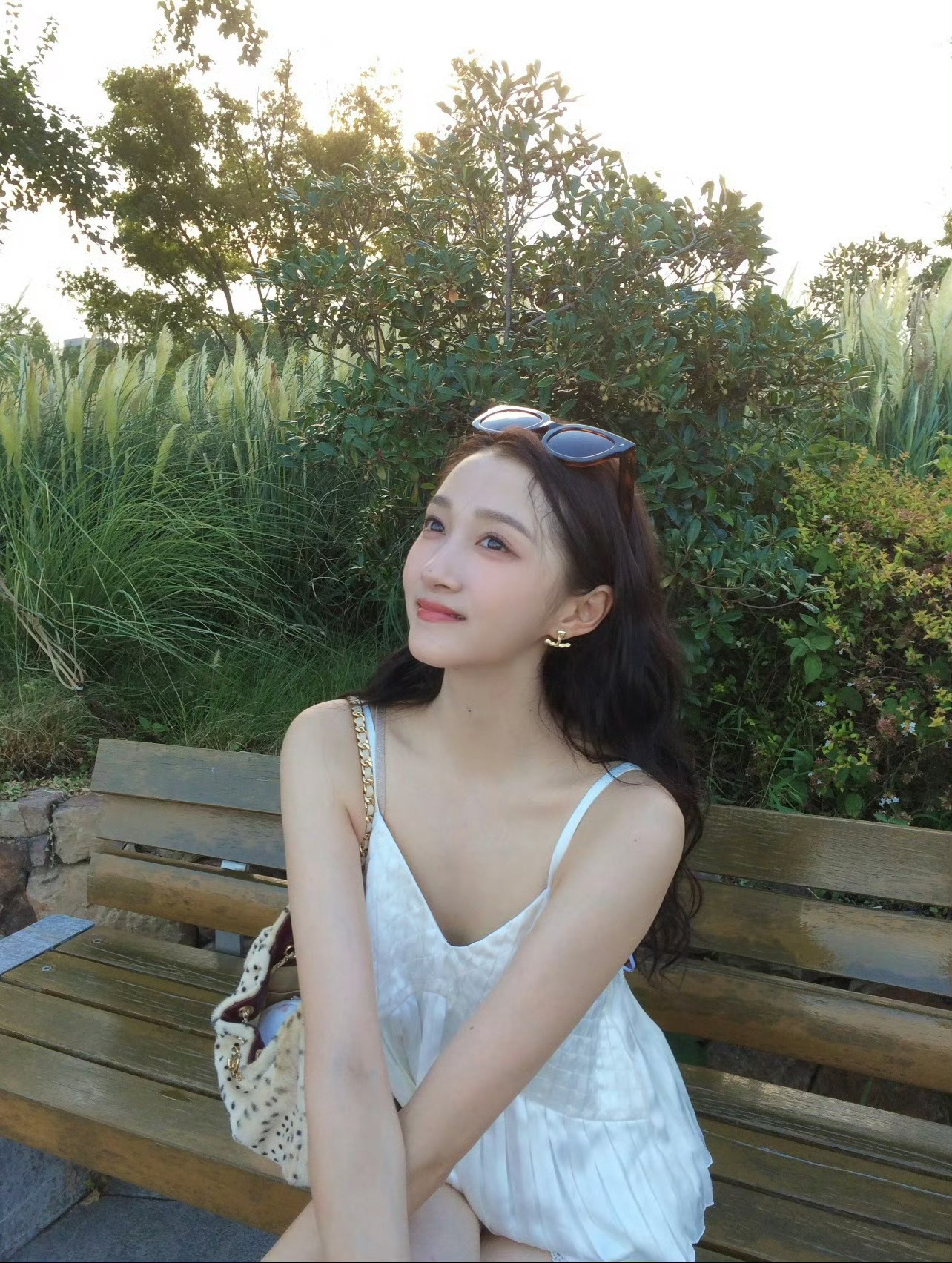 关晓彤 少量蘸料中加入大量香菜哈哈哈哈哈关晓彤就是香菜爱好者！等我有💰了 我要