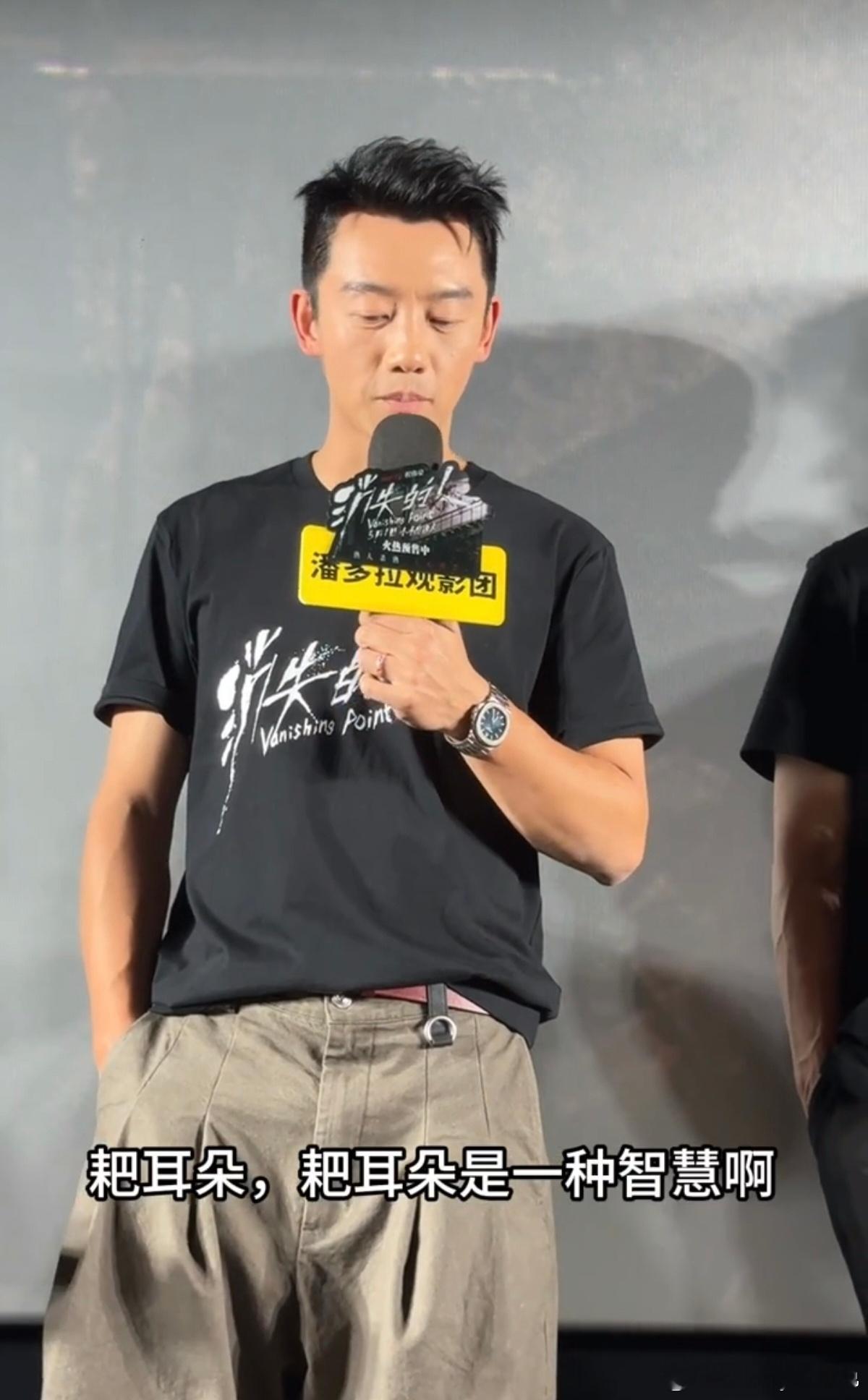 郑恺回应耙耳朵会少走弯路郑恺你在家也这样吗郑恺戏里戏外三观超统一，角色是暖心耙耳
