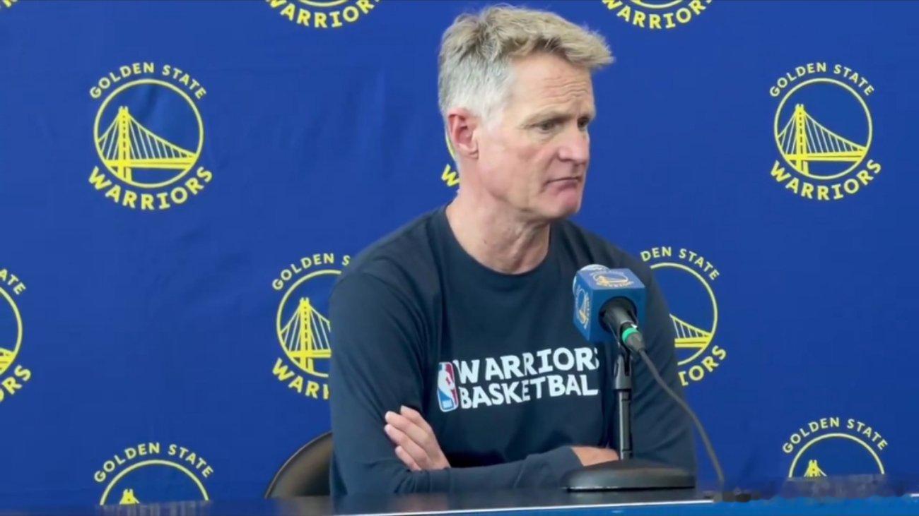 科尔谈到库明加双侧髌腱炎的归期“我不知道他目前的恢复进展，这得由他本人来说明。他