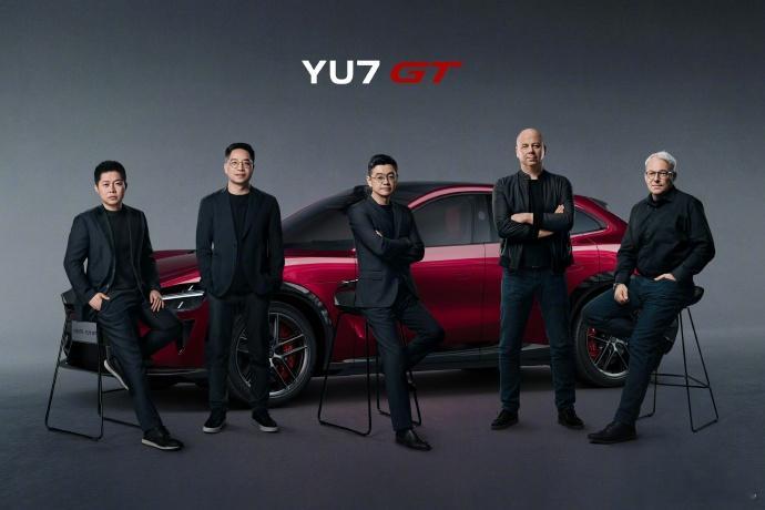雷军晒YU7GT团队 小米创始人雷军在新品发布前夕，公开晒出 YU7 GT 项目